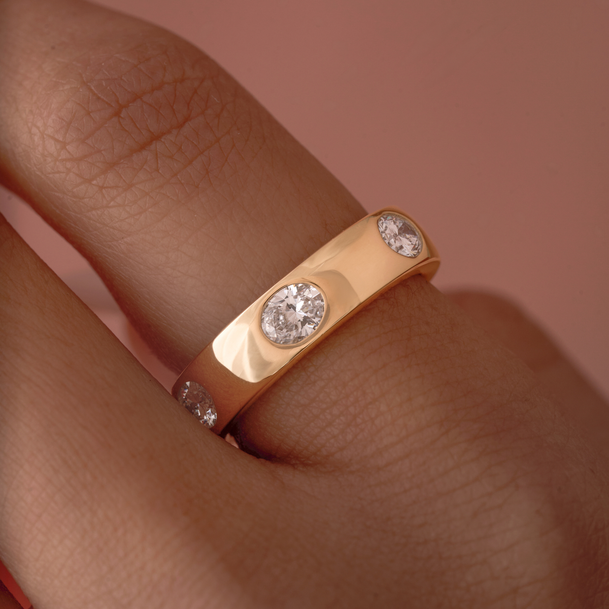 Diamond Oval Inlay Band