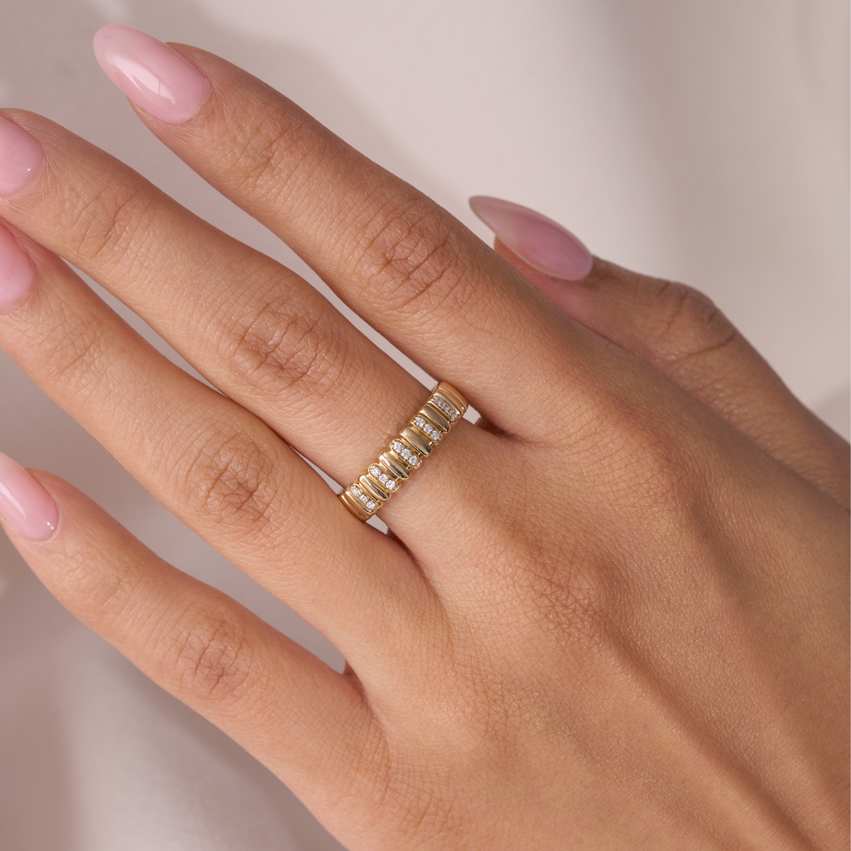 Alternating Diamond Ribbed Halfway Band